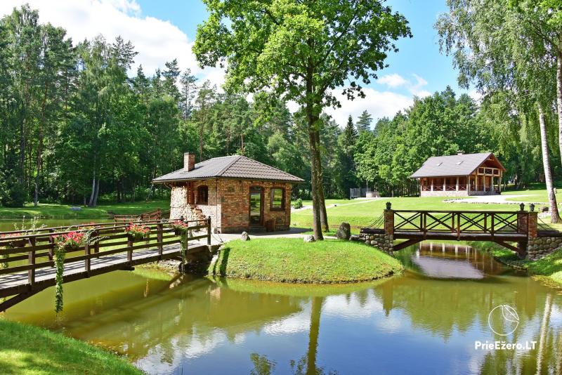 Sodyba „Auksinis ąžuolas“ miško apsuptyje šalia Vilniaus: namas šventėms, namelis poilsiui