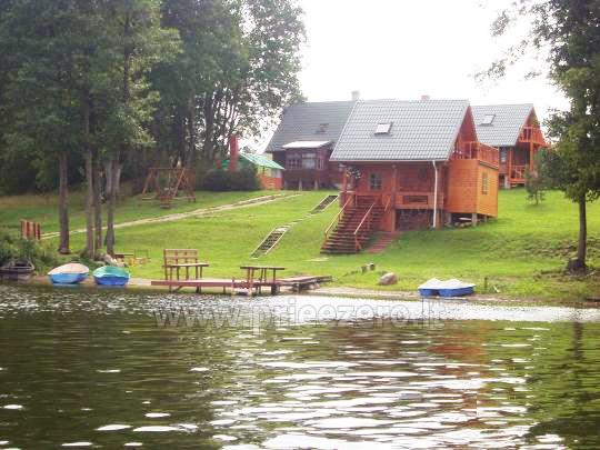 Edmundo Dapkaus kaimo turizmo sodyba Ignalinos raj.: namelis su sauna ant ežero kranto ir 6-vietis namas